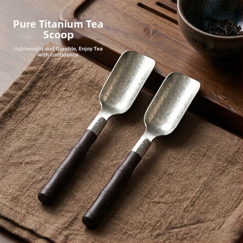 Set ceremonial din titan pur cu cristal: lingură de ceai din titan, lingură de amestecare, clește titan antiaderent, tavă de ceai, lemn de abanos, set de șase piese