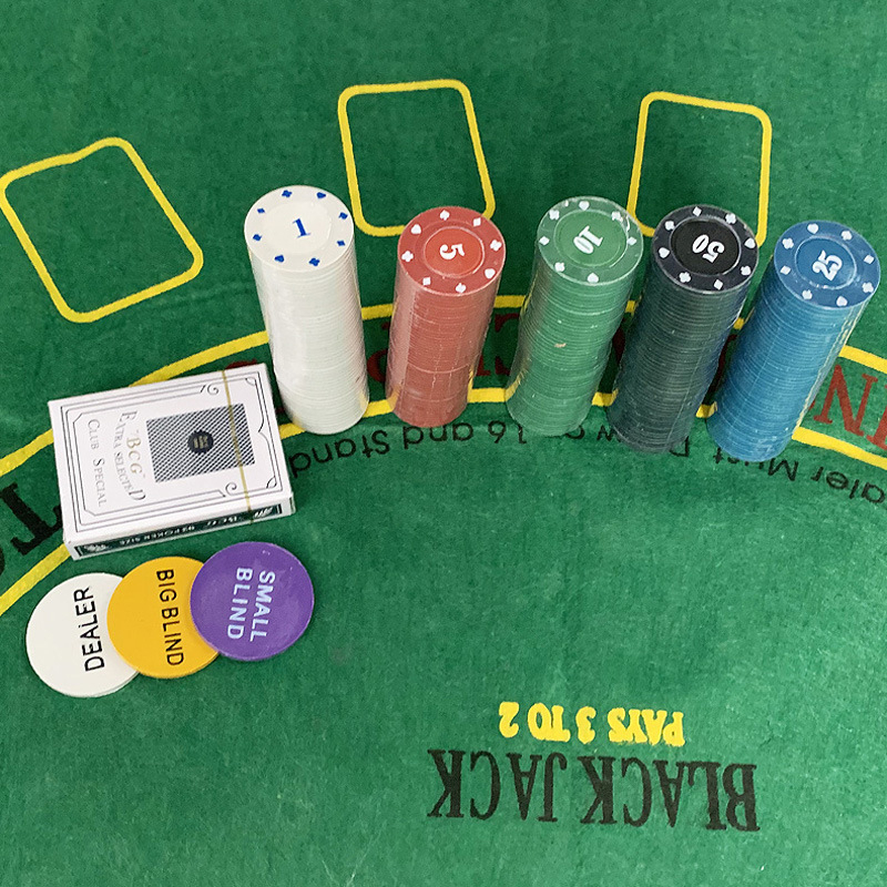 În stoc: set de jetoane de poker albe, 4 g, 300 bucăți, în cutie metalică