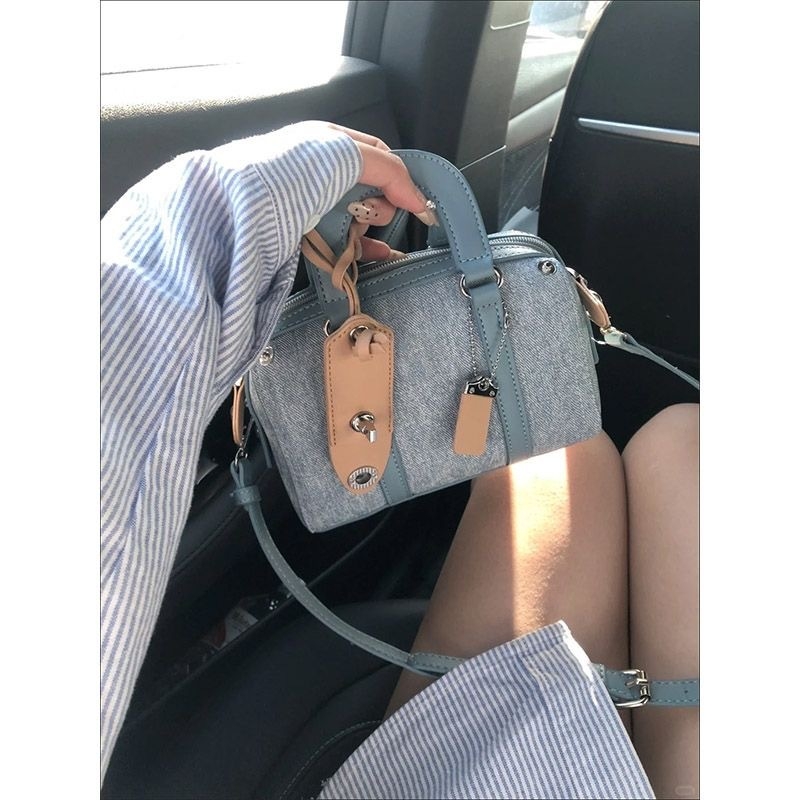 Geantă Boston din denim pentru femei, stil franțuzesc, cu mâner și curea de umăr, geantă în formă de pernă, nou model 2026