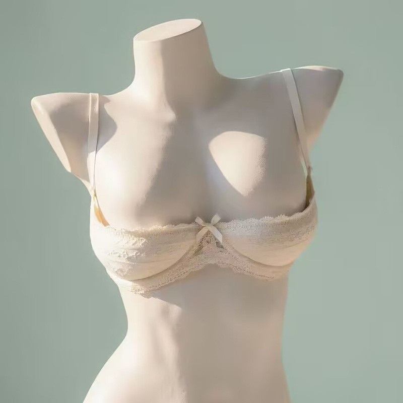 Sutien din dantelă cu push-up, cupe cu arc, bretele subțiri, pentru un bust mic care pare mai mare.