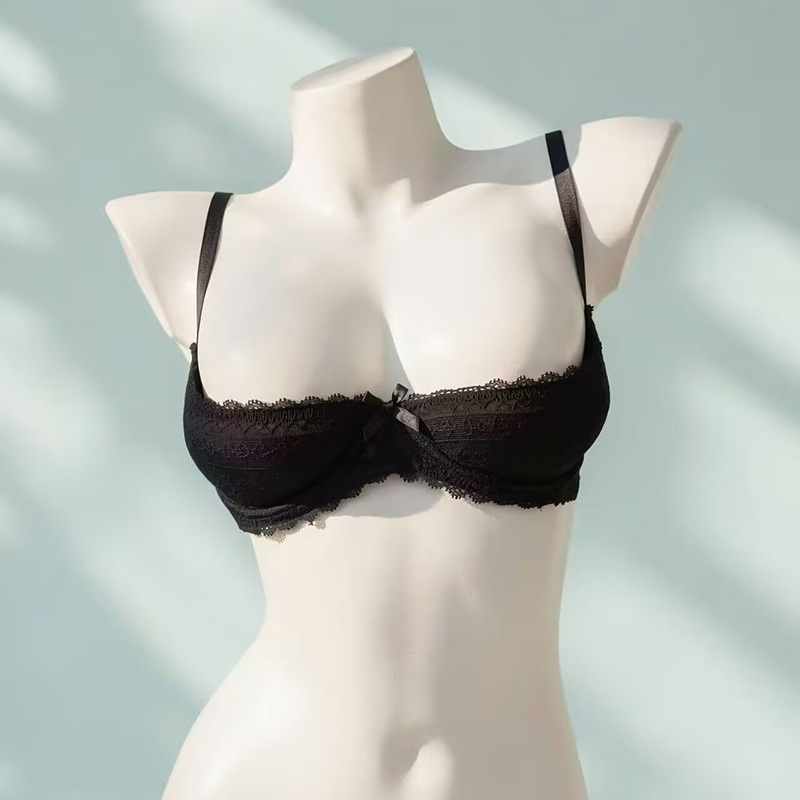 Sutien din dantelă cu push-up, cupe cu arc, bretele subțiri, pentru un bust mic care pare mai mare.