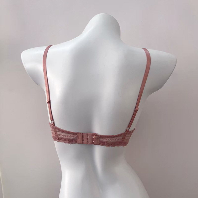 Sutien din dantelă cu push-up, cupe cu arc, bretele subțiri, pentru un bust mic care pare mai mare.