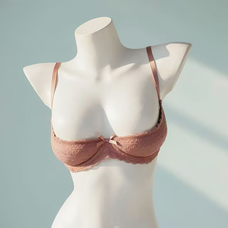 Sutien din dantelă cu push-up, cupe cu arc, bretele subțiri, pentru un bust mic care pare mai mare.