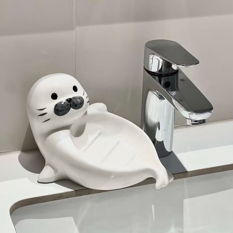 Suport ceramic pentru săpun în formă de focă, cu drenaj, pentru baie