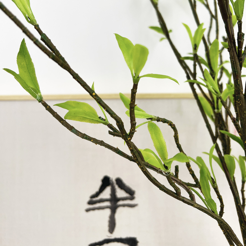 Ramură artificială verde pentru decorul sufrageriei, stil chinezesc modern