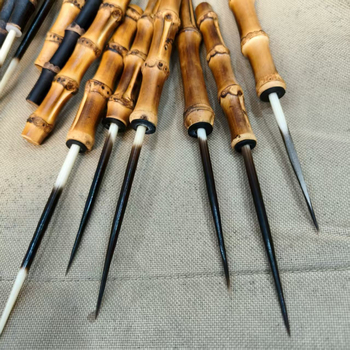 Acul de ceai din bambus și accesoriu pentru gură de ceainic, 19,5 cm, stil Chinez Nou, unealtă de răsucire cu artă lacuită