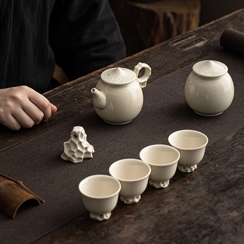 Set de ceai Kung Fu din ceramică bej prăfuit, cu cești, ceainic și borcan pentru ceai, cutie cadou