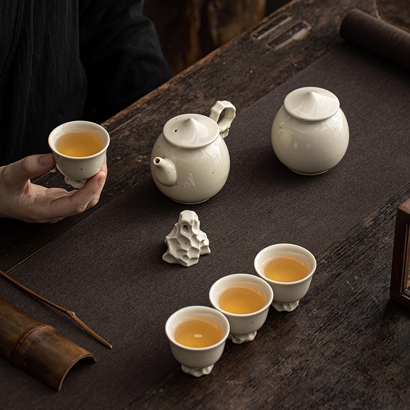 Set de ceai Kung Fu din ceramică bej prăfuit, cu cești, ceainic și borcan pentru ceai, cutie cadou