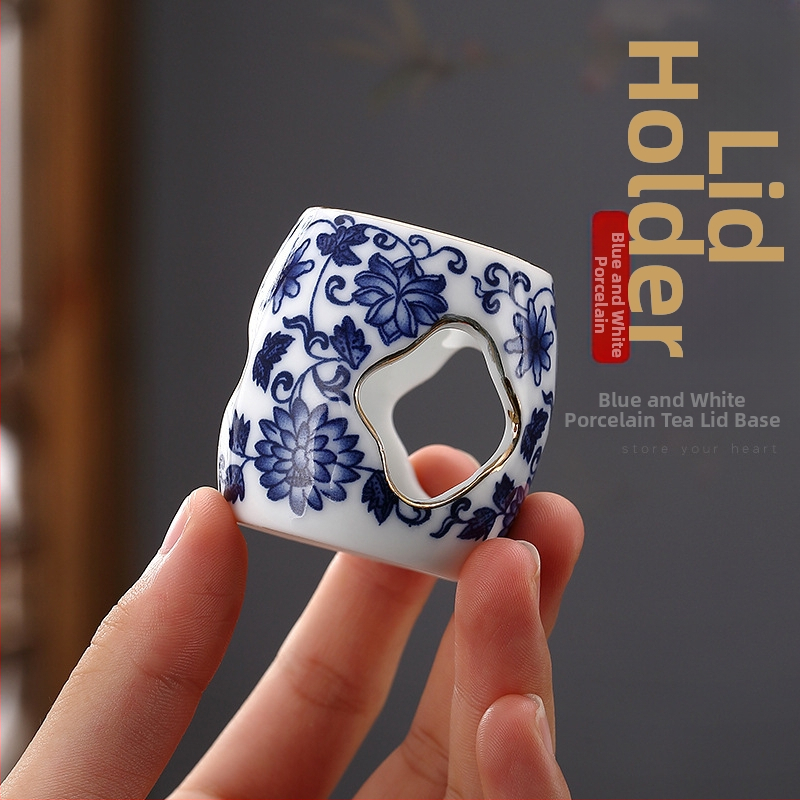 Keramické viečko a držiak na viečko na čajník, biely porcelán s modro-zlatou dekoráciou, príslušenstvo pre čajový obrad