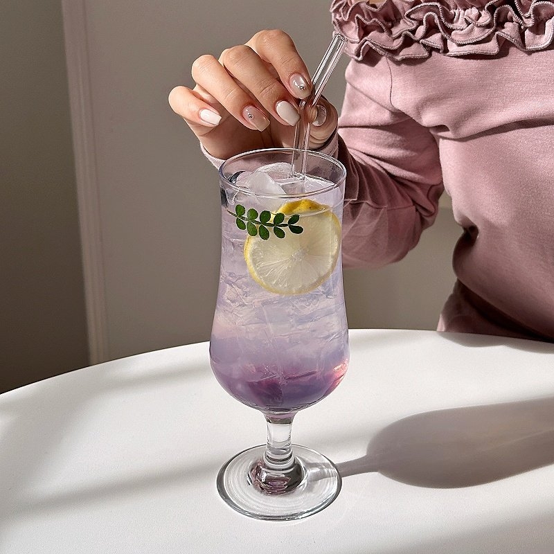 Pahar de sticlă pentru sucuri și cocktailuri, formă rotundă, stil modern minimalist, fără mâner și capac, culoare solidă