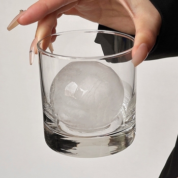 Pahar de whisky cu bilă mare de gheață, stil rock, design premium