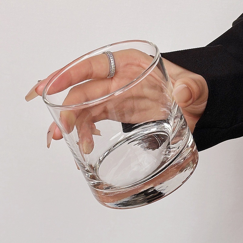 Pahar de whisky cu bilă mare de gheață, stil rock, design premium