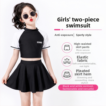 Costum de baie sport pentru fete, bloc de culori negru-alb, mâneci Raglan, design din două părți cu fustă plisată, plăcut la atingere și respirabil.