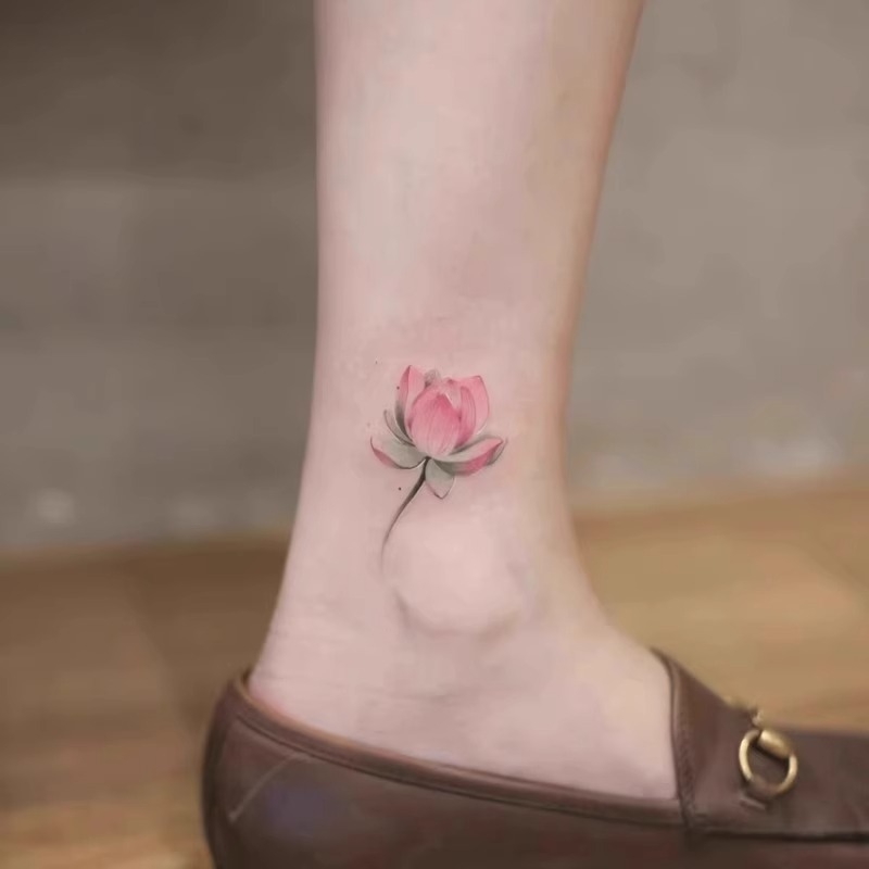Tatuaj temporar cu lotus, impermeabil pentru femei, design de gleznă cu aspect realist, durabil