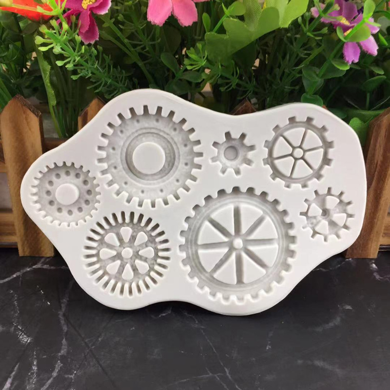 Formă din silicon cu motiv de angrenaj ceas pentru decorarea torturilor cu fondant și ciocolată