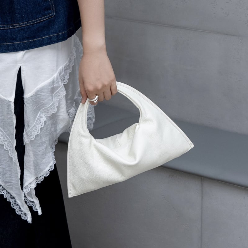 Geantă din piele naturală pentru femei, stil hobo, formă de nor pufos, mână și curea crossbody, mărime medie, design minimalist, vară 2026