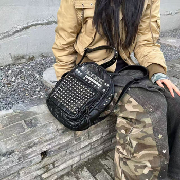 Rucsac exclusiv personalizat în stil punk întunecat Y2K, subcultură, din piele PU, cu nituri metalice