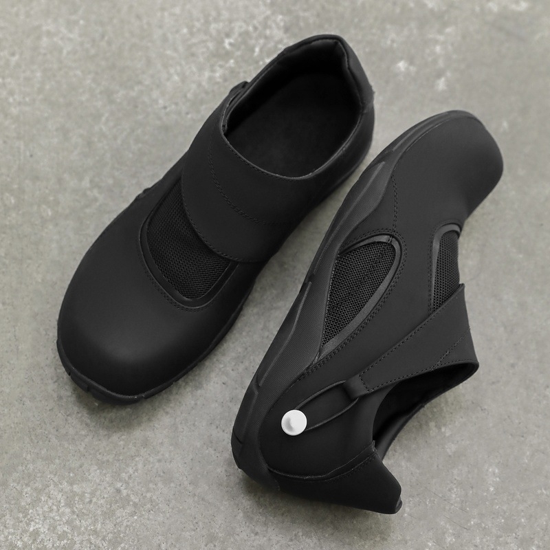 4 cm-es magasságnövelő slip-on férfi edzőcipő, német stílusú, kültéri, mindennapi, fekete