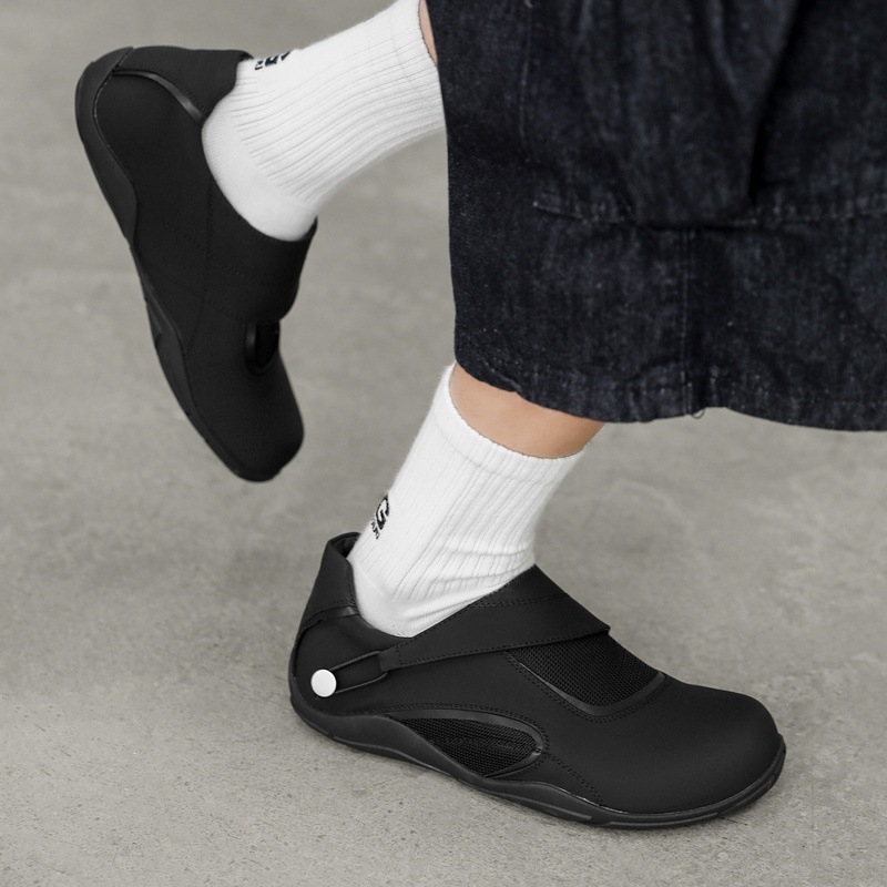 4 cm-es magasságnövelő slip-on férfi edzőcipő, német stílusú, kültéri, mindennapi, fekete