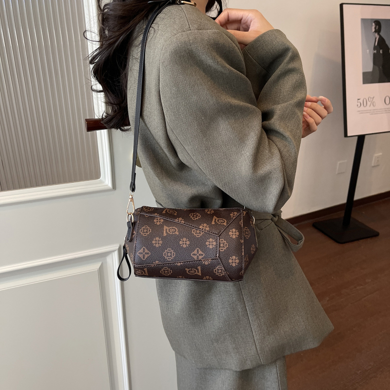Geantă mică crossbody din PU pentru femei, model geometric, stil vintage casual, formă orizontală pătrată, închidere cu fermoar, buzunar intern pentru telefon