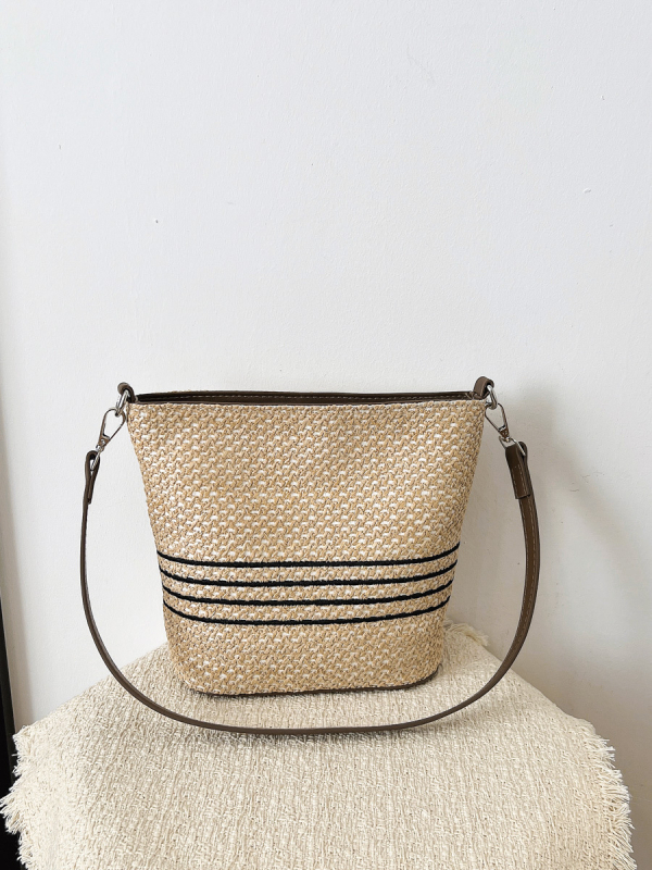 Geantă de damă țesută în culori curcubeu, bucket bag primăvară-vară 2025, purtare pe umăr sau crossbody