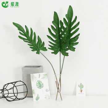 Flori artificiale din plastic și frunze pentru recuzita fotografică – plante decorative pentru nunți, evenimente și decor acasă.