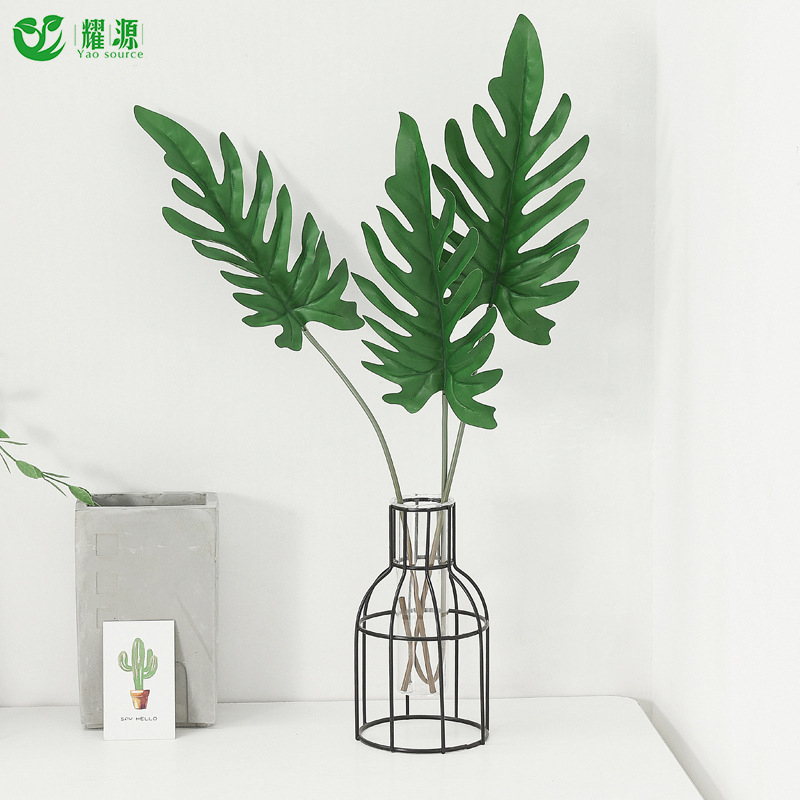 Flori artificiale din plastic și frunze pentru recuzita fotografică – plante decorative pentru nunți, evenimente și decor acasă.
