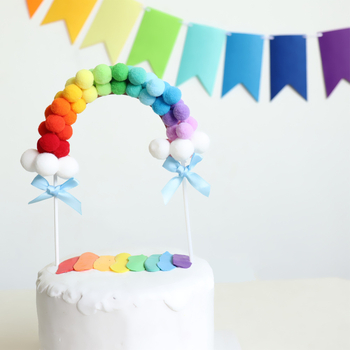 Steag pentru tort cu arc curcubeu și pomponuri pufoase pentru decor de ziua de naștere