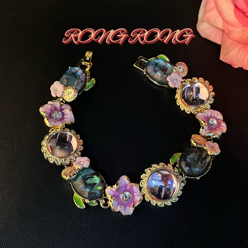 Brățară vintage cu flori în nuanțe candy, eleganță de vară
