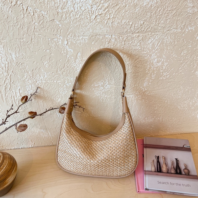 Geantă de damă crossbody în formă de dumpling, din paie, texturată, design unic, primăvara 2026