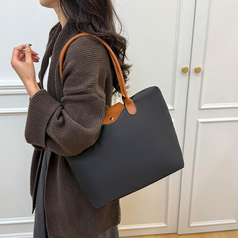 Geantă de damă cu capacitate mare, versatilă pentru utilizare zilnică, model 2025, geantă crossbody în stil dumpling, casual și simplă