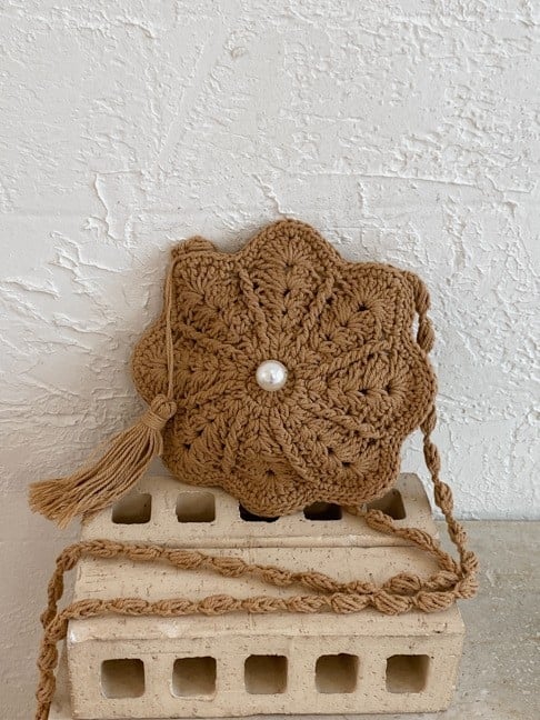 Geantă croșetată manual cu flori, pentru femei, mică, circulară, crossbody cu ciucuri de perle, din bumbac și in
