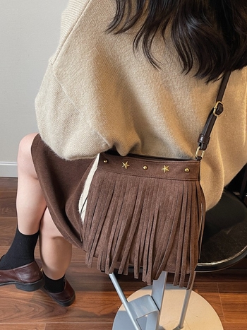 Geantă mică pătrată în stil franțuzesc retro, cu ciucuri din velur pentru femei, crossbody, toamnă 2025.
