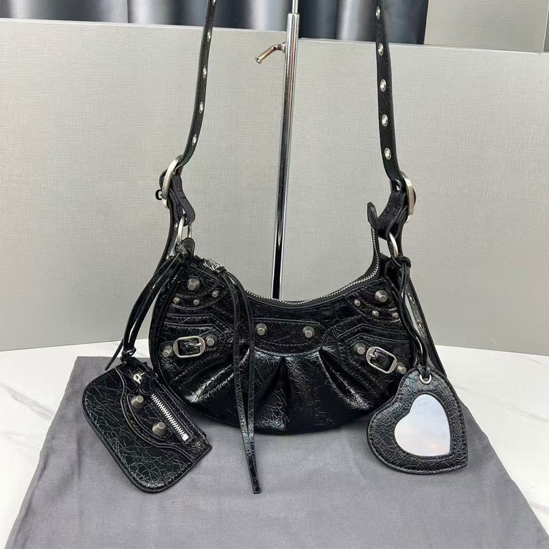 Geantă de motocicletă în formă de semilună, cu nituri, din piele naturală de vițel, trei în unu, pentru umăr sau crossbody, femei, vară 2026.