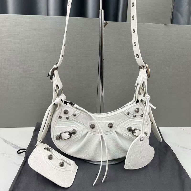 Geantă de motocicletă în formă de semilună, cu nituri, din piele naturală de vițel, trei în unu, pentru umăr sau crossbody, femei, vară 2026.