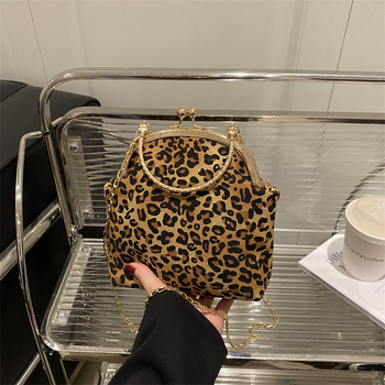 Geantă de damă cu imprimeu leopard, formă de scoică, velur, curea cu lanț crossbody, purtare casual, vară 2025