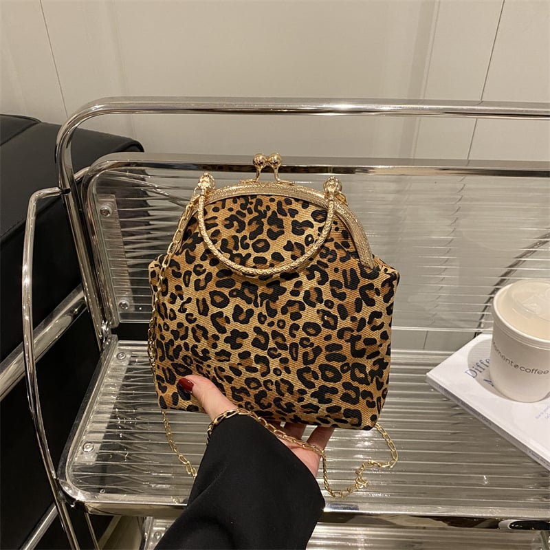 Geantă de damă cu imprimeu leopard, formă de scoică, velur, curea cu lanț crossbody, purtare casual, vară 2025