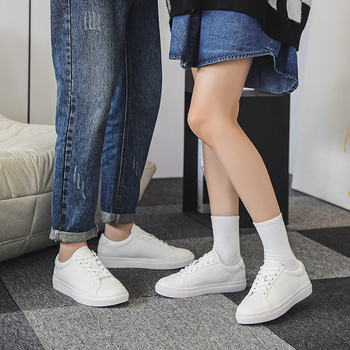 Klasszikus fehér bőrsneaker nőknek és férfiaknak, mindennapi viselet, alacsony talpú deszkás cipő