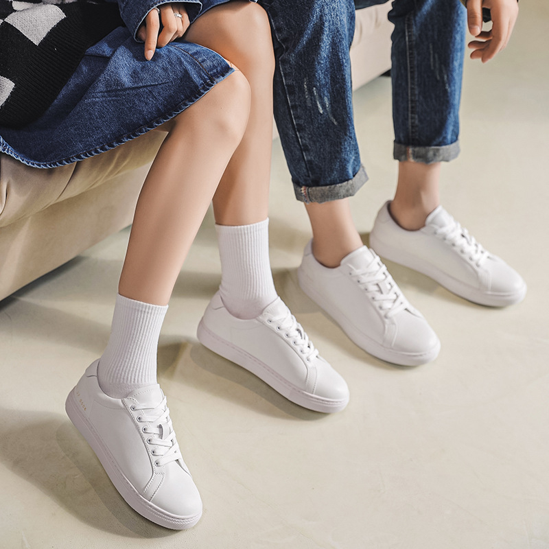 Klasszikus fehér bőrsneaker nőknek és férfiaknak, mindennapi viselet, alacsony talpú deszkás cipő
