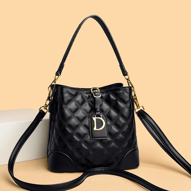 Geantă bucket pentru femei, cu quilting diamantat în model pătrat, curea din lanț, minimalistă și versatilă, capacitate mare, pe umăr sau crossbody.