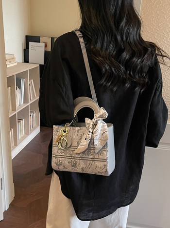 Geantă de umăr în stil Chanel cu broderie, mică crossbody pentru femei, inspirație Dior, lux ușor