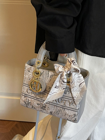 Geantă de umăr în stil Chanel cu broderie, mică crossbody pentru femei, inspirație Dior, lux ușor