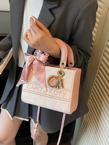 Geantă de umăr în stil Chanel cu broderie, mică crossbody pentru femei, inspirație Dior, lux ușor