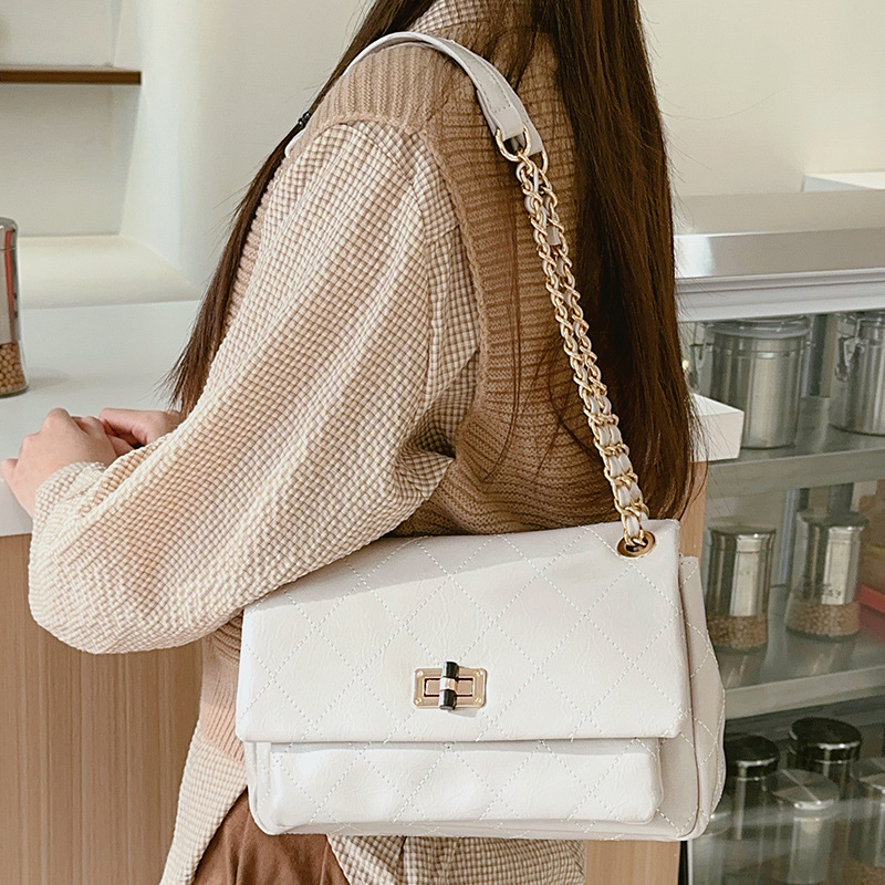 Geantă de damă cu design nișă, piele de vițel top-grain, mică geantă pătrată, quiltată, curea din lanț pentru umăr/crossbody, stil Chanel.