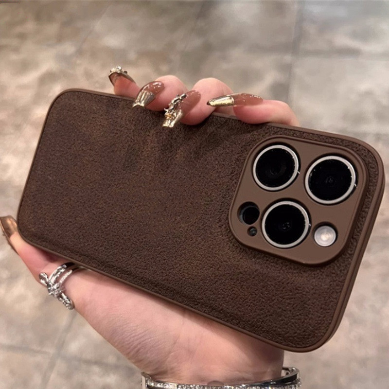 Husa minimalistă, într-o culoare solidă, mată, pentru iPhone 15 Pro, cu textură crater
