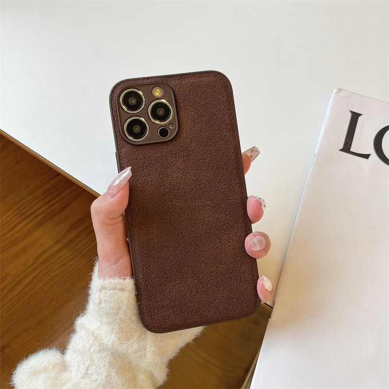 Husa minimalistă, într-o culoare solidă, mată, pentru iPhone 15 Pro, cu textură crater