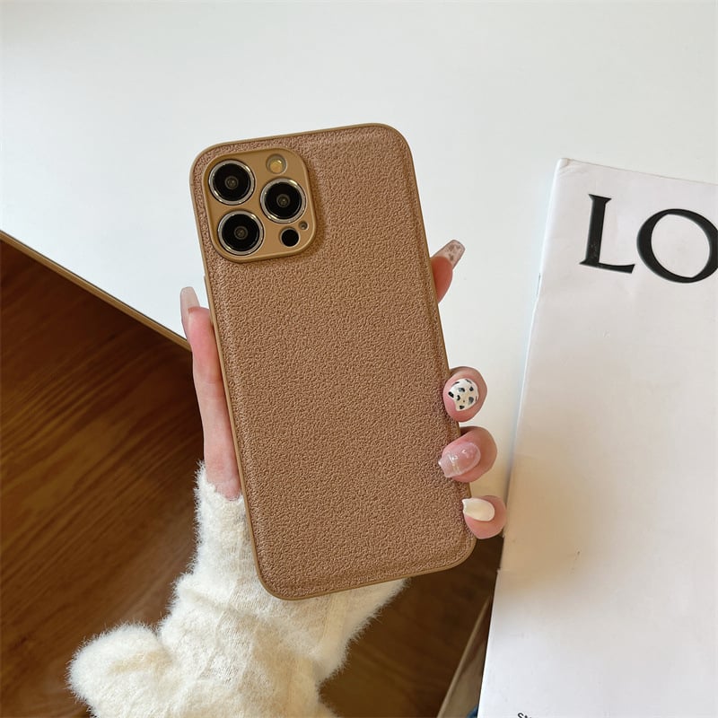 Husa minimalistă, într-o culoare solidă, mată, pentru iPhone 15 Pro, cu textură crater