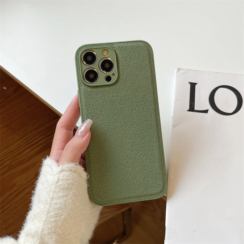 Husa minimalistă, într-o culoare solidă, mată, pentru iPhone 15 Pro, cu textură crater