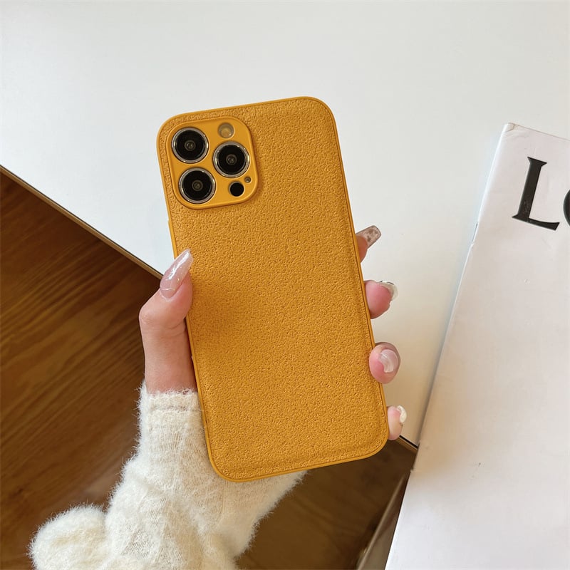 Husa minimalistă, într-o culoare solidă, mată, pentru iPhone 15 Pro, cu textură crater