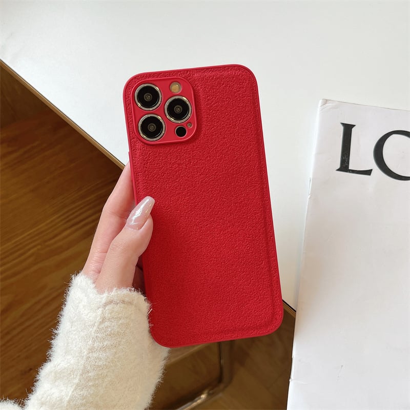 Husa minimalistă, într-o culoare solidă, mată, pentru iPhone 15 Pro, cu textură crater